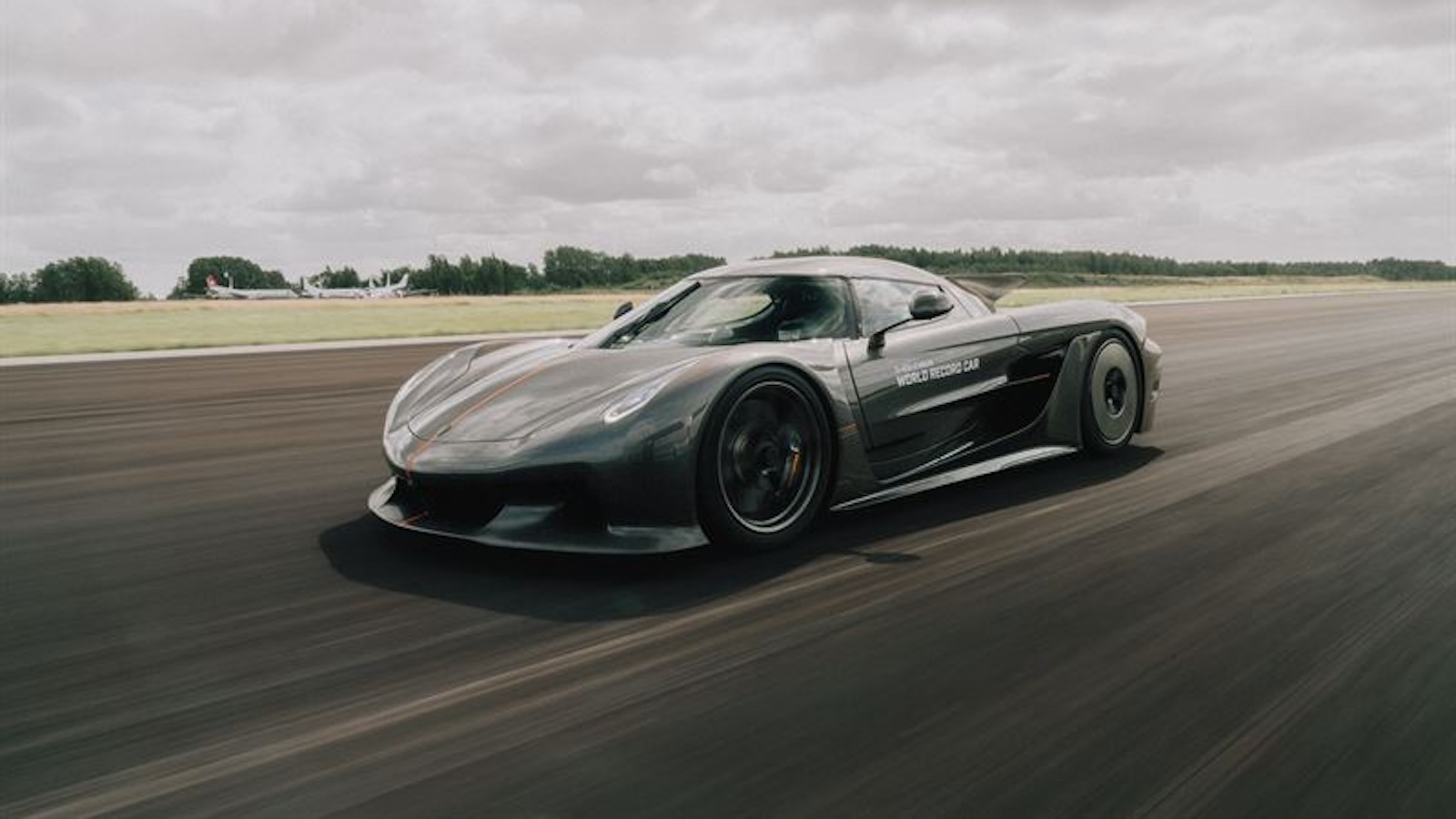 Koenigsegg Jesko Absolut: Νέο παγκόσμιο ρεκόρ που αφήνει πίσω κάθε ηλεκτρικό hypercar 
